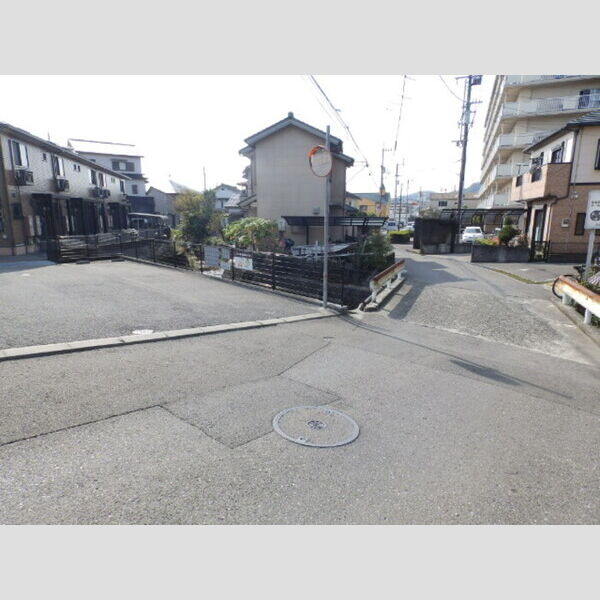 現地周辺 (敷地入口&前面道路)