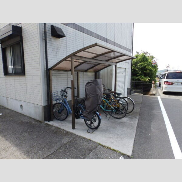 現地周辺 (駐輪場)