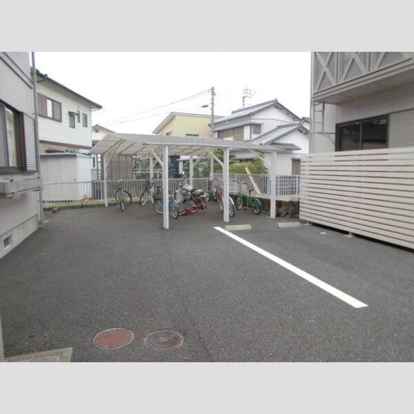 現地周辺 (駐輪場)