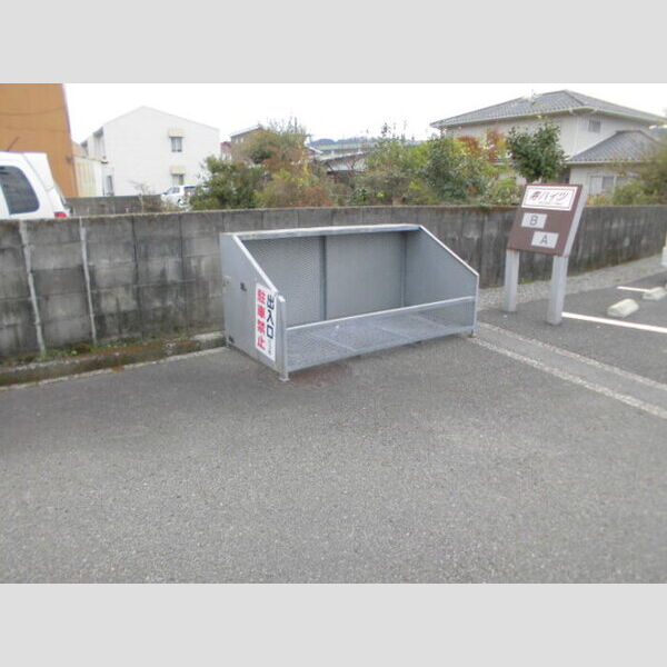 現地周辺 (ゴミ置き場)