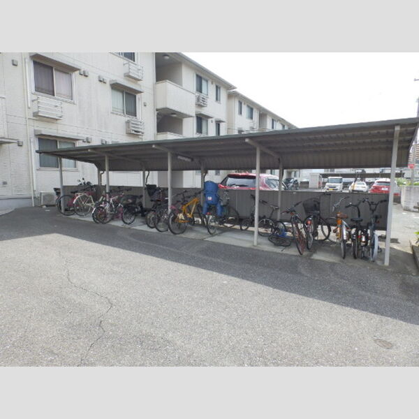 現地周辺 (駐輪場)