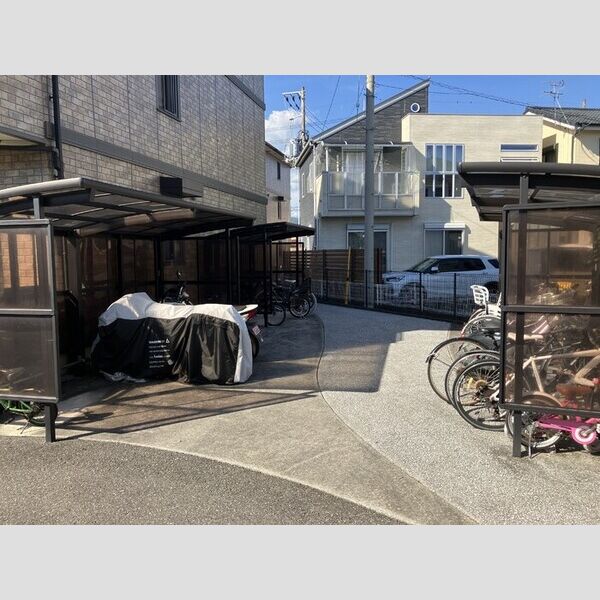 現地周辺 (駐輪場)