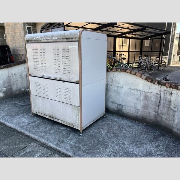 現地周辺 (ゴミ置場)