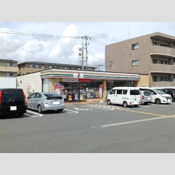 現地周辺 (セブンイレブン)