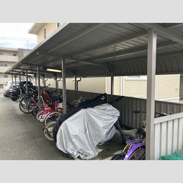 現地周辺 (駐輪場)