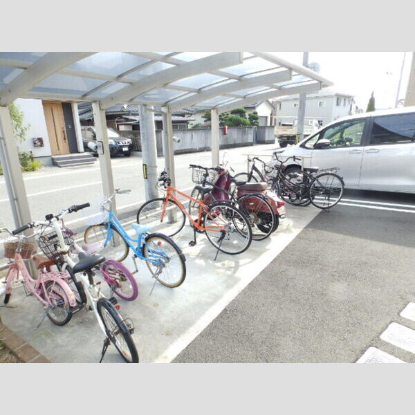 現地周辺 (駐輪場)