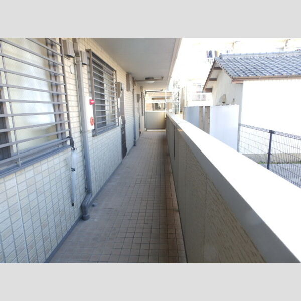 現地周辺 (共用廊下)