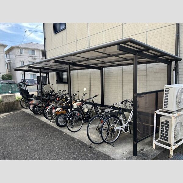 現地周辺 (駐輪場)