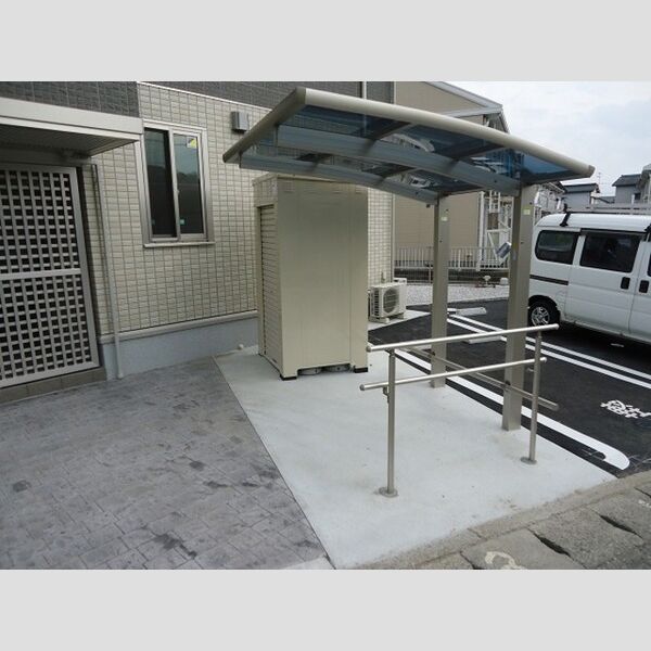 現地周辺 (駐輪場)