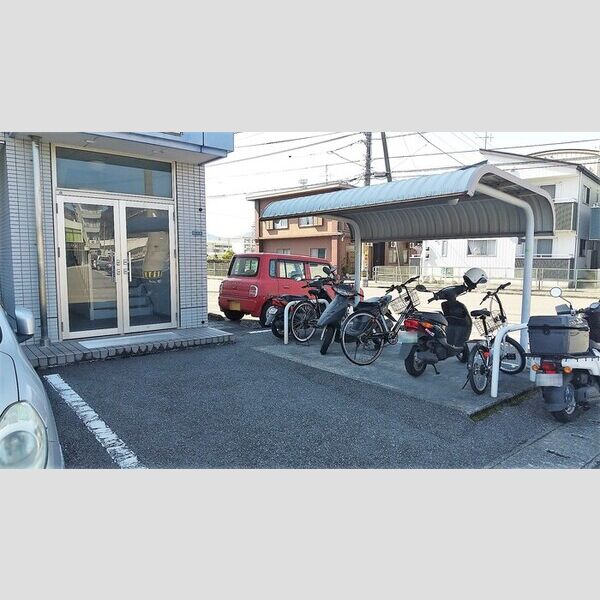 現地周辺 (駐輪場)