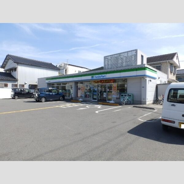 現地周辺 (ファミリーマート)