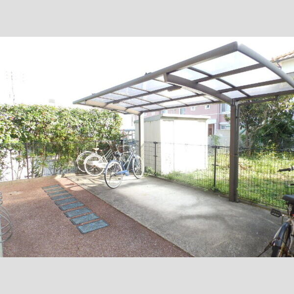 現地周辺 (駐輪場)