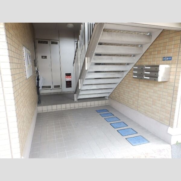 エントランス (エントランス)