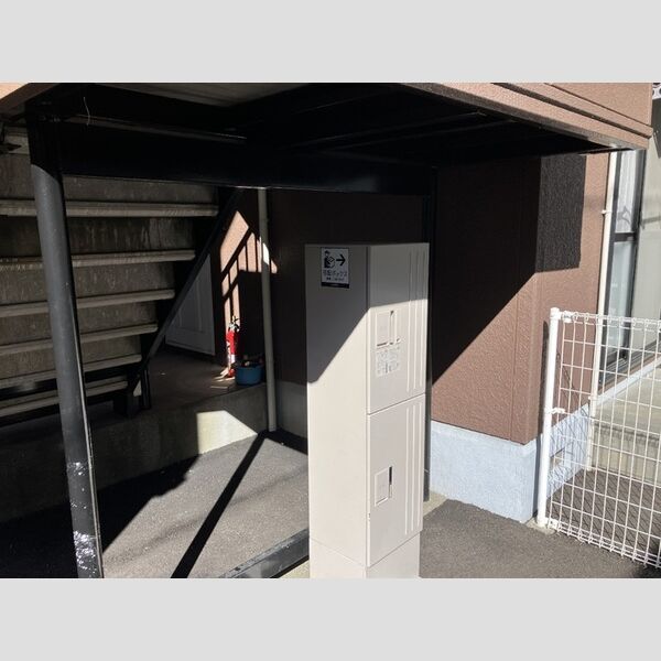 エントランス (宅配ボックス)