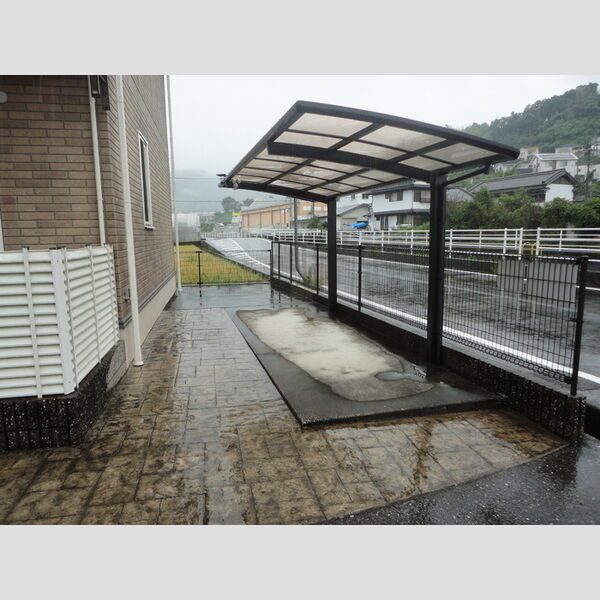 現地周辺 (駐輪場)