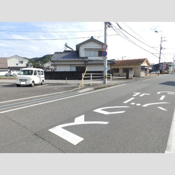 現地周辺 (前面道路)
