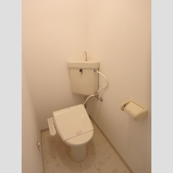 トイレ (トイレ)