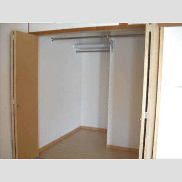 収納 (第三 3 南西洋室収納)