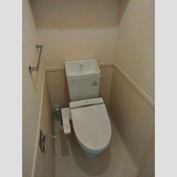 トイレ (トイレ)