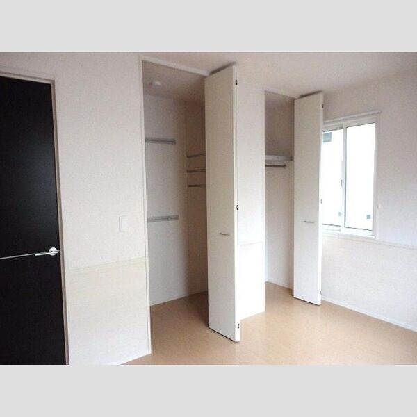 収納 (北洋室ワンステップクローゼット&クローゼット)