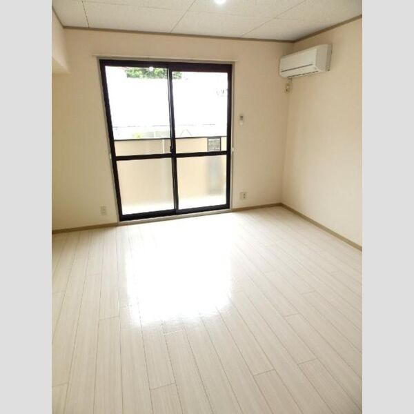 居室・リビング (8帖洋室)