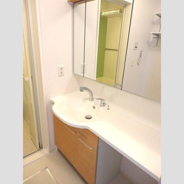 洗面所 (洗髪洗面化粧台)