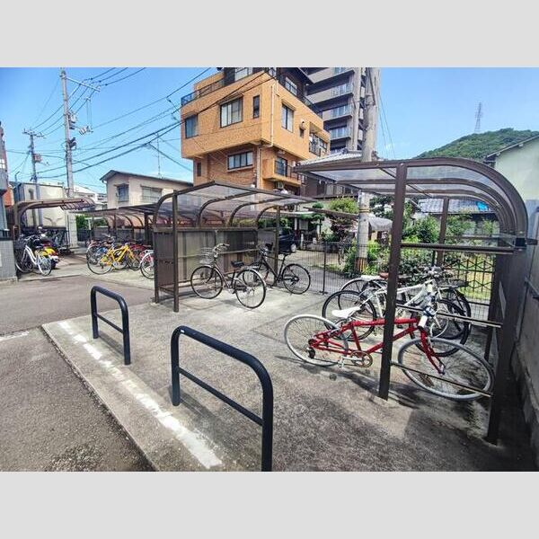 現地周辺 (駐輪場)