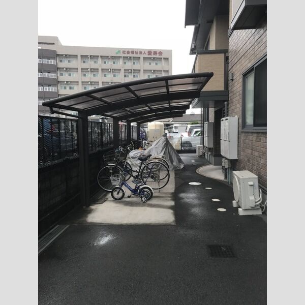 現地周辺 (駐輪場)