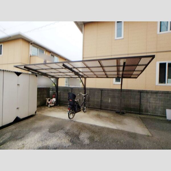 現地周辺 (駐輪場)