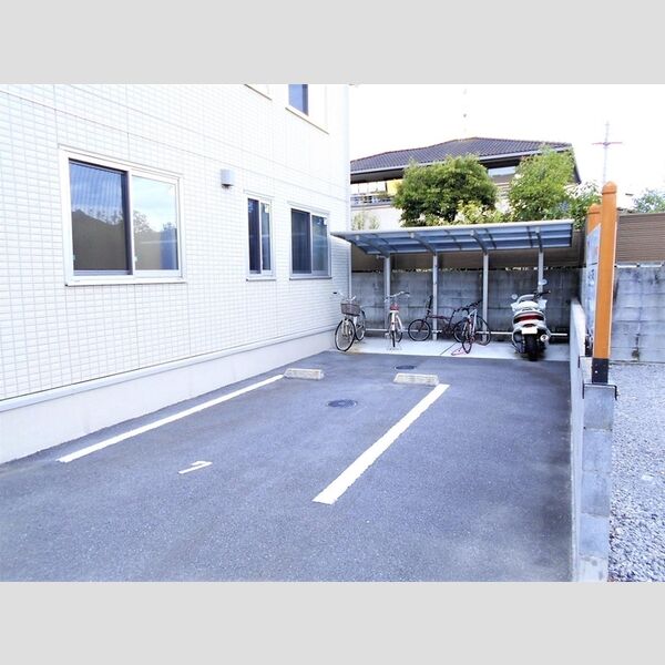 現地周辺 (駐輪場)