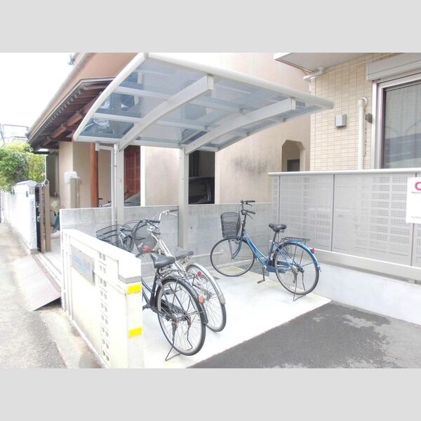 現地周辺 (駐輪場)