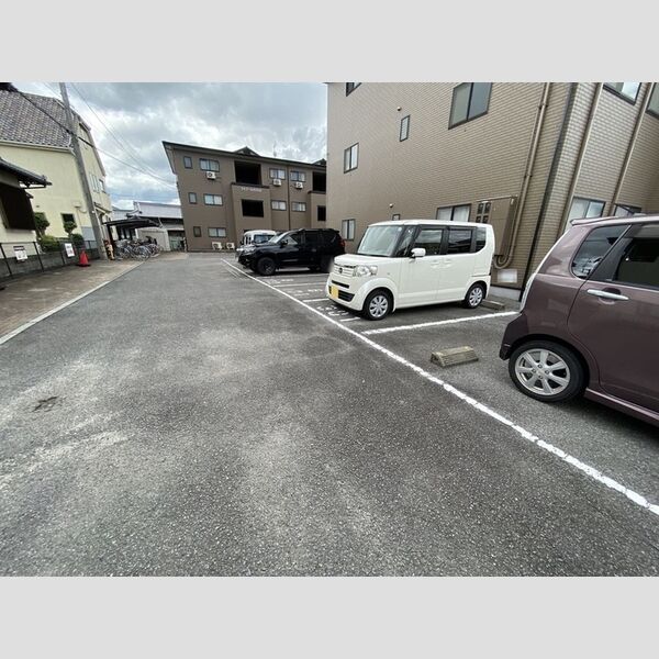 駐車場 (駐車場)