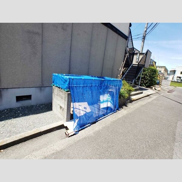 現地周辺 (ゴミ置場)