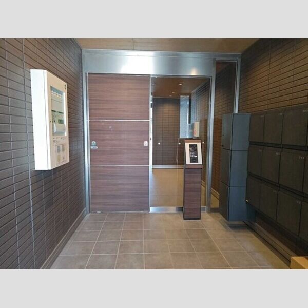 エントランス (エントランス)