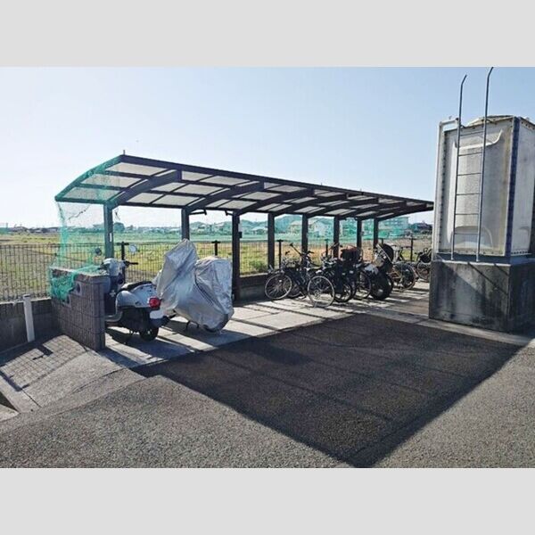 現地周辺 (駐輪場)