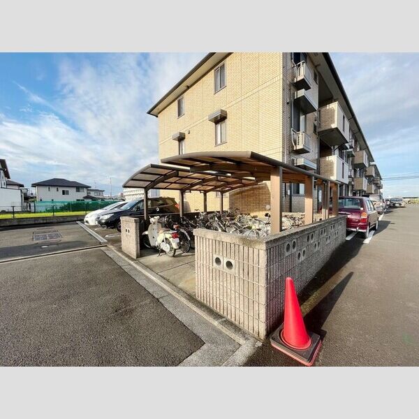 現地周辺 (駐輪場)