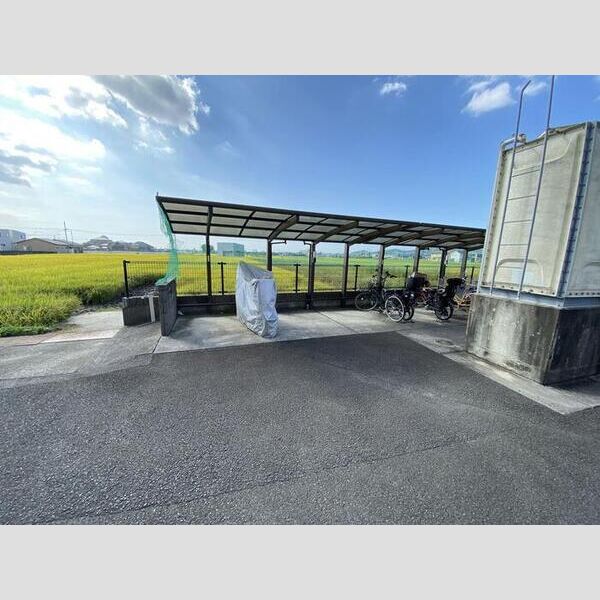 現地周辺 (駐輪場)