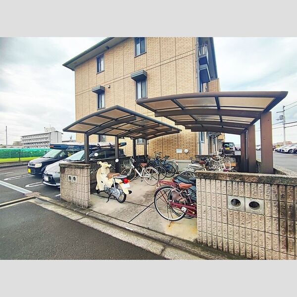 現地周辺 (駐輪場)