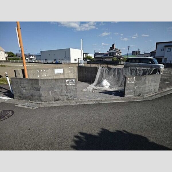 現地周辺 (ゴミ置場)