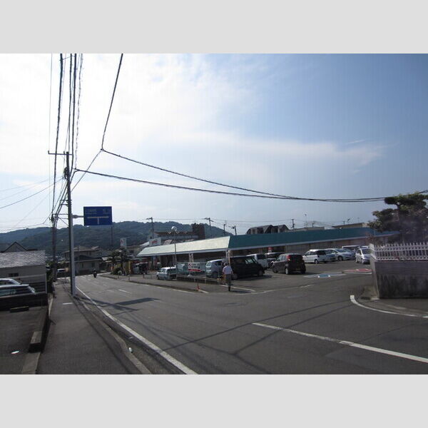 現地周辺 (フジ砥部原町店 382m)