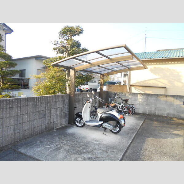 現地周辺 (駐輪場)