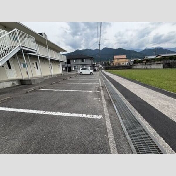 駐車場 (駐車場)