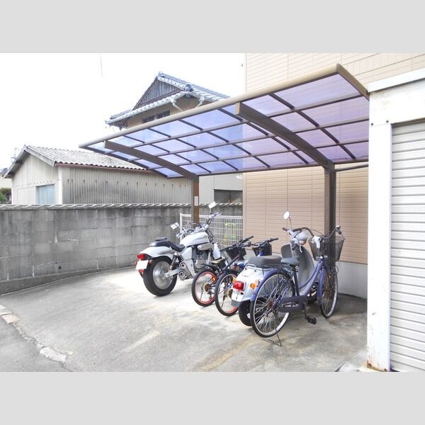 現地周辺 (駐輪場)