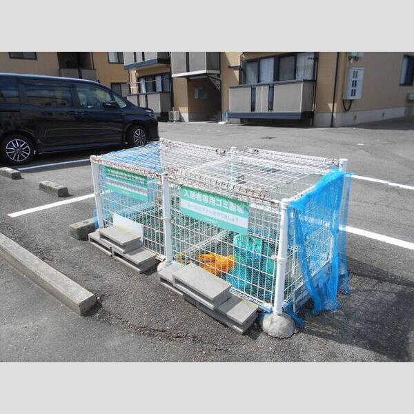 現地周辺 (ゴミストッカー)