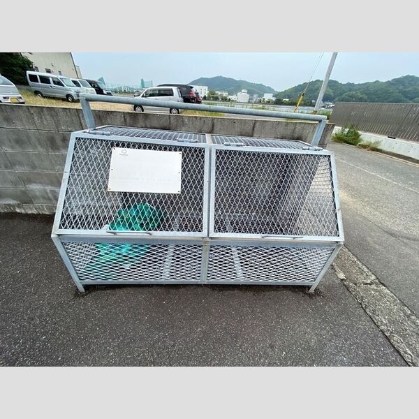 現地周辺 (ゴミ置場)