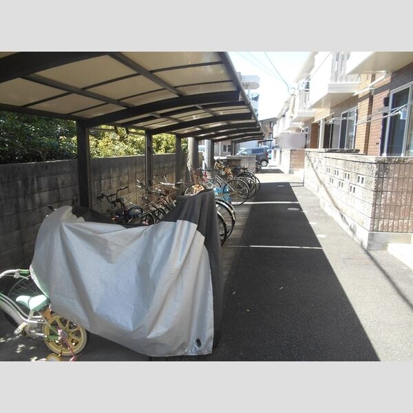 現地周辺 (駐輪場)