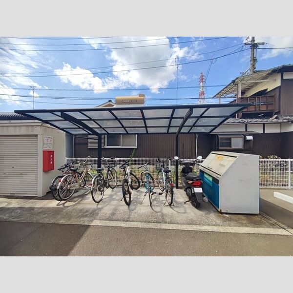 現地周辺 (駐輪場)