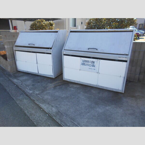 現地周辺 (ごみ置き場)