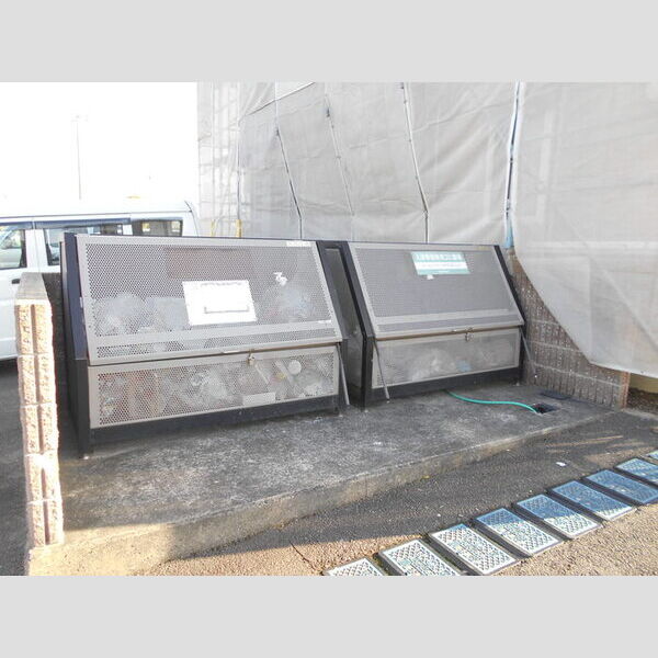 現地周辺 (ゴミストッカー)