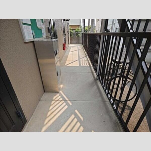 現地周辺 (共用廊下)